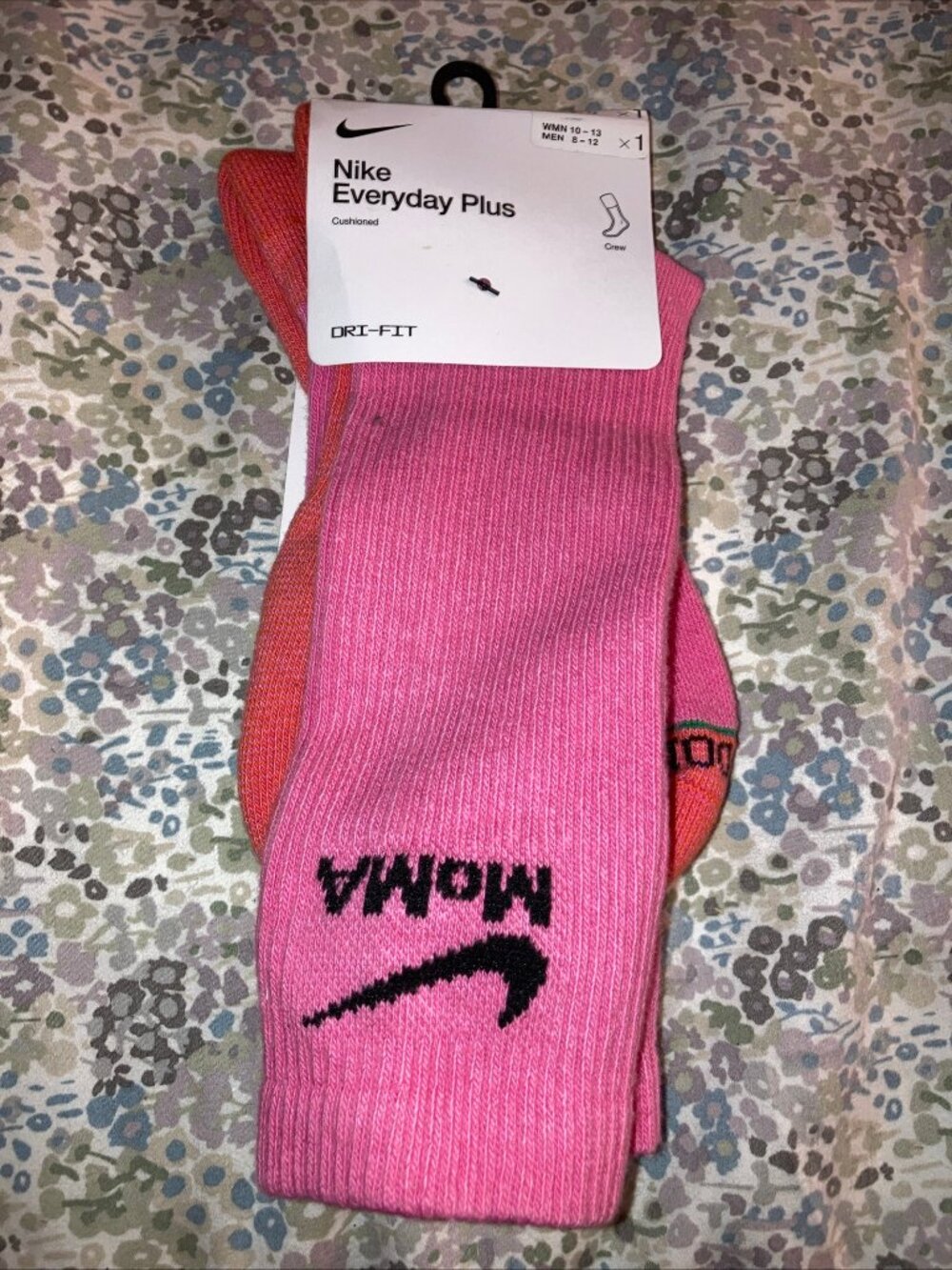 NWT Nike Everyday Plus MOMA Pink Crew Socks Cushioned Just Do It Art Modern